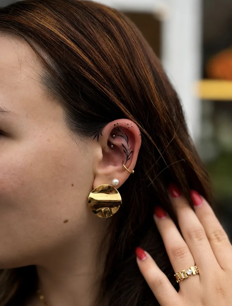Stack doré, piercing réalisé au studio